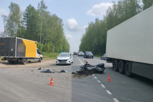Мотоциклист попал в больницу после столкновения с грузовиком в Александровском районе