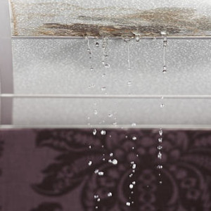 Жительница Владимира отсудила 200 тыс. рублей за протекающую крышу