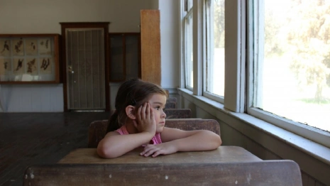 На стены школ предложили наносить портреты героев СВО