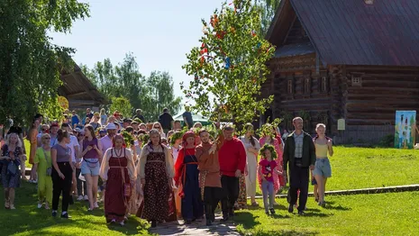 Жителей Владимирской области на Троицу прокатят на старинных каруселях