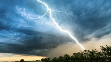 Владимирцев предупредили о сильной грозе