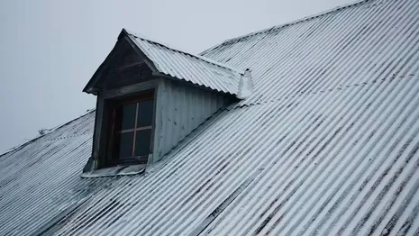 Жильцов дома в лучшем поселке-2022 Владимирской области оставили с протекающей крышей