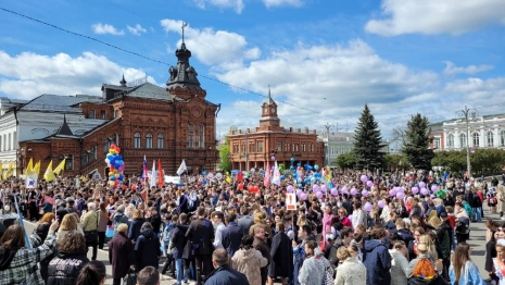 По центру Владимира прошли 1 643 выпускника