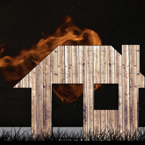 В Юрьев-Польском мощный пожар охватил частный дом ранним утром