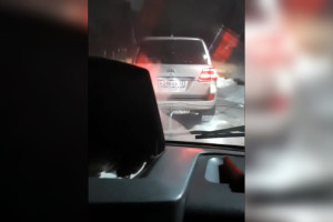 Во Владимире скорая с пациентом в тяжелом состоянии застряла в снегу