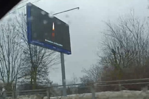 Во Владимире появились огромные баннеры в память о жертвах теракта в «Крокусе»