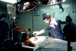 Владимирские врачи вырезали подростку опухоль на локтевом суставе