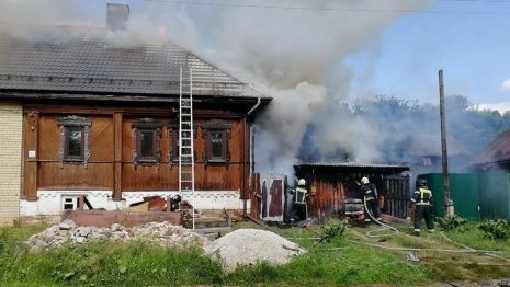Во Владимирской области сгорели дом и гараж с автомобилем
