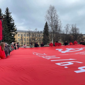 Во Владимире и Коврове развернут масштабную копию Знамя Победы