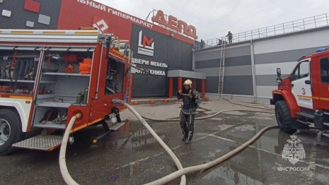 Во Владимире загорелся мебельный магазин