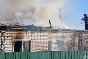 В деревне под Гороховцом мощный пожар уничтожил крышу частного дома