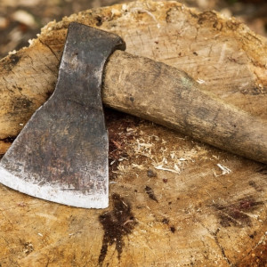 У изрубившего чужую машину топором жителя Владимира отсудили 116 тыс. рублей