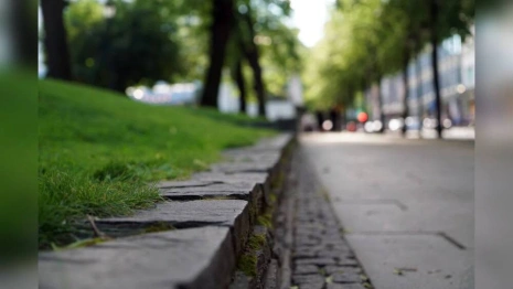 Во Владимире отремонтировали поврежденный при строительстве «умной» спортплощадки тротуар