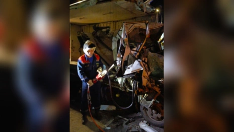 На М-7 в Петушинском районе легковушка влетела в фуру: водитель погиб