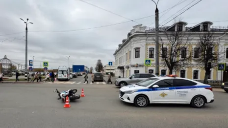 В Коврове мотоциклист упал во время поездки около вокзала