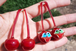 Владимирская область привезла на ВДНХ вишню из стекла