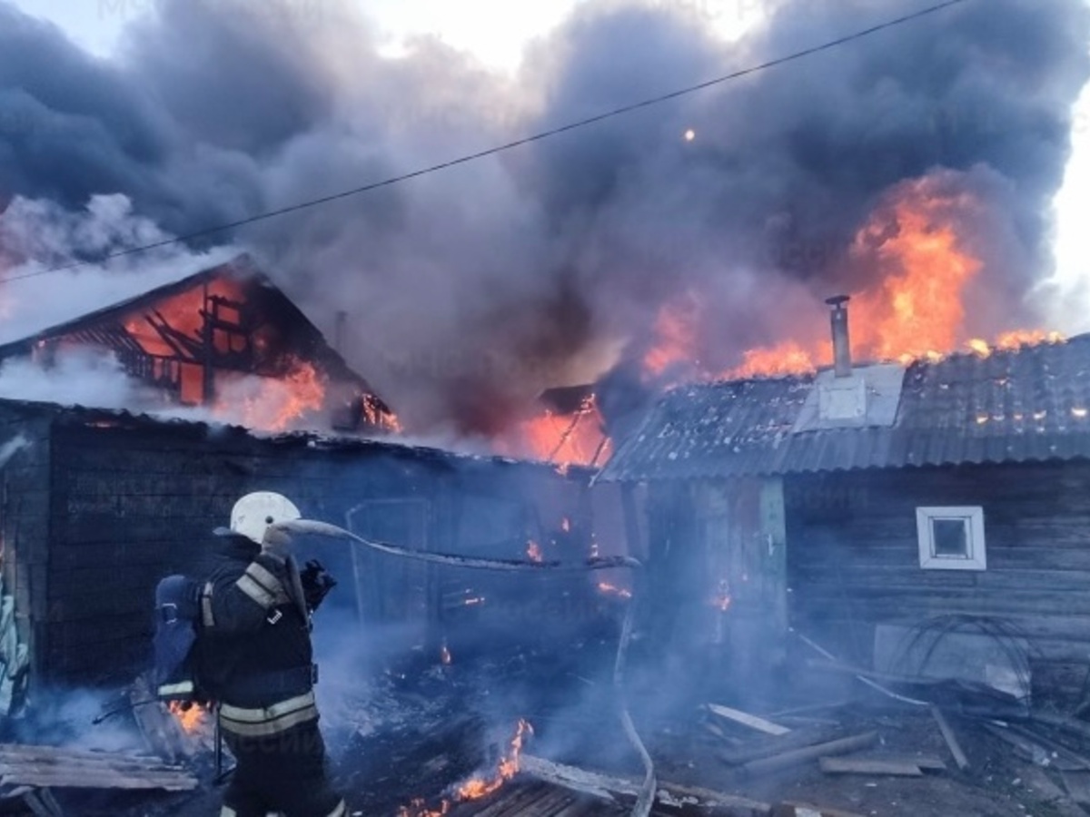 Во Владимире полностью сгорел частный дом на Лакина - День во Владимире