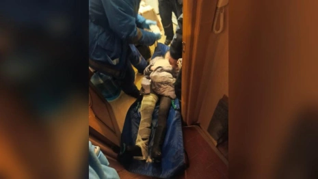 Во Владимире пытавшаяся спуститься по связанным простыням из окна бабушка упала и сломала бедро