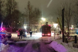 Влетевший в трубы грузовик оставил без отопления 3 улицы Гусь-Хрустального
