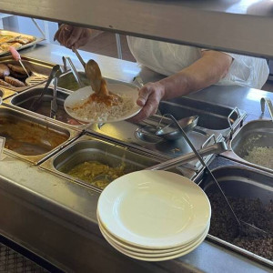 Сырники и салаты за сотку. Как кормят владимирских студентов в столовых