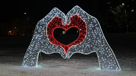 Во Владимире установили арт-объект «Сердце в руках»