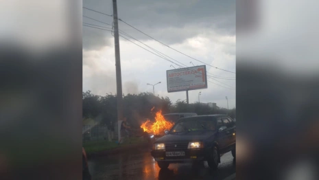 Во Владимире загорелся микроавтобус