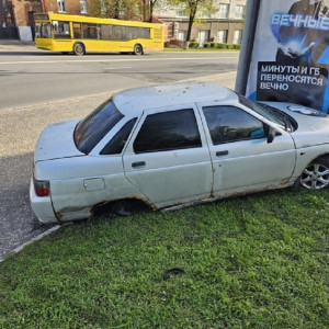 Во Владимире легковушка влетела в рекламную тумбу на Студеной горе