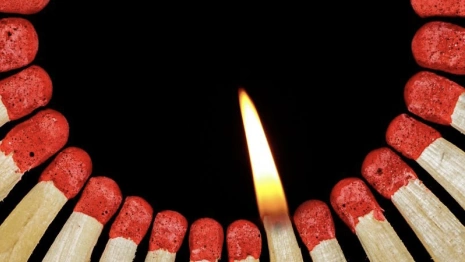 В Московской области слесарь попытался поджечь 4 человек