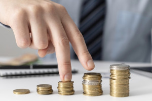 В Александровском районе работникам завода задолжали 2,9 млн рублей