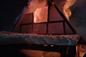 Во Владимирской области в частном доме загорелась крыша