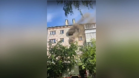 В Коврове сняли на видео пожар с одним спасенным и 14 эвакуированными жильцами