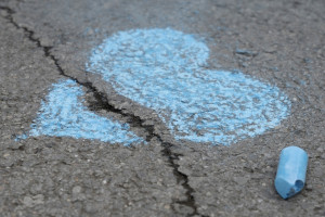 Многодетной семье из Меленок выдали участок для строительства дома на бездорожье