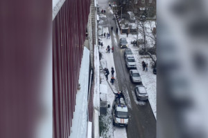 В Коврове спасатели сняли женщину с балкона 4-го этажа
