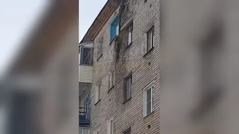Жители Владимирской области сняли на видео разваливающийся дом