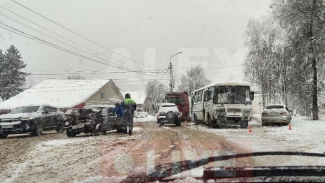 Автобус устроил массовое ДТП с пострадавшими в Александрове