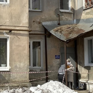 В Кольчугино ледяная глыба рухнула на 8-летнюю девочку