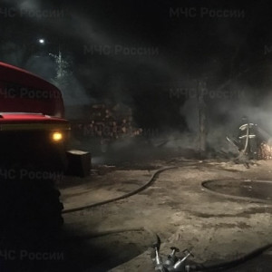 В Ковровском районе загорелась пилорама