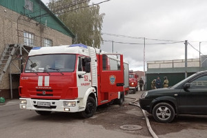 Во Владимире загорелся мебельный склад