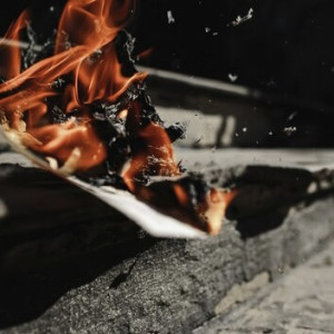 Во Владимире неизвестный поджег иномарку стоимостью в 2,5 млн рублей