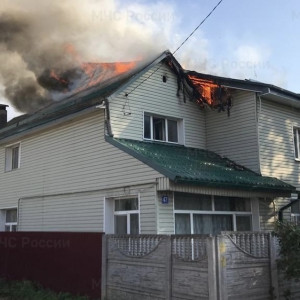 Во владимирском микрорайоне Семязино вспыхнул коттедж