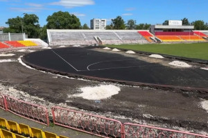 Во Владимире на стадионе «Лыбедь» демонтировали старое покрытие