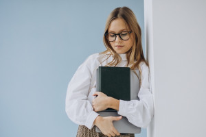 В Госдуме предложили ввести штрафы до 700 тыс. рублей за оскорбление учителей