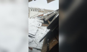 Сразу две крыши домов рухнули в Вязниках и Карабаново