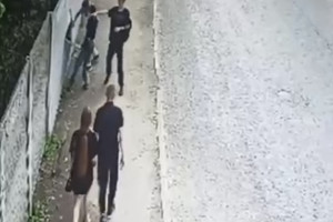 В Коврове вандалы в третий раз разгромили забор на Октябрьской