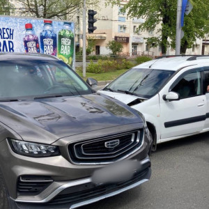 Во Владимире автомобилист пострадал в аварии на проспекте Ленина