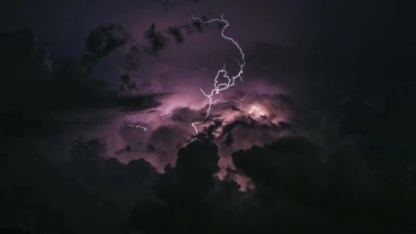 Жителей Владимирской области предупредили о ночной грозе