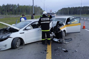 На М-12 в Судогодском районе столкнулись легковушка и машина такси