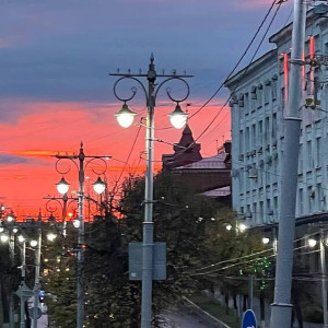 Ярко-малиновый закат украсил небо над Владимиром