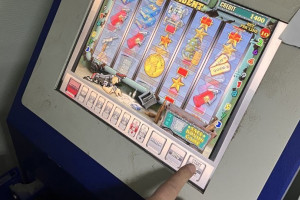 В Александрове владелец «пивнухи» разместил в магазине автомат для казино