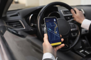 В Гусь-Хрустальном таксист украл телефон пассажирки и подарил знакомому